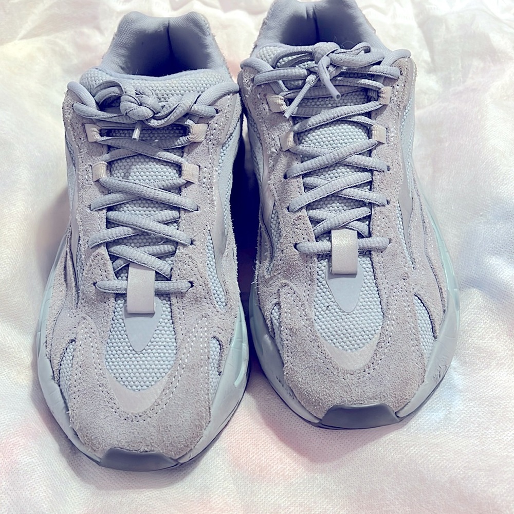 Adidas Yeezy Boost 700 V2
